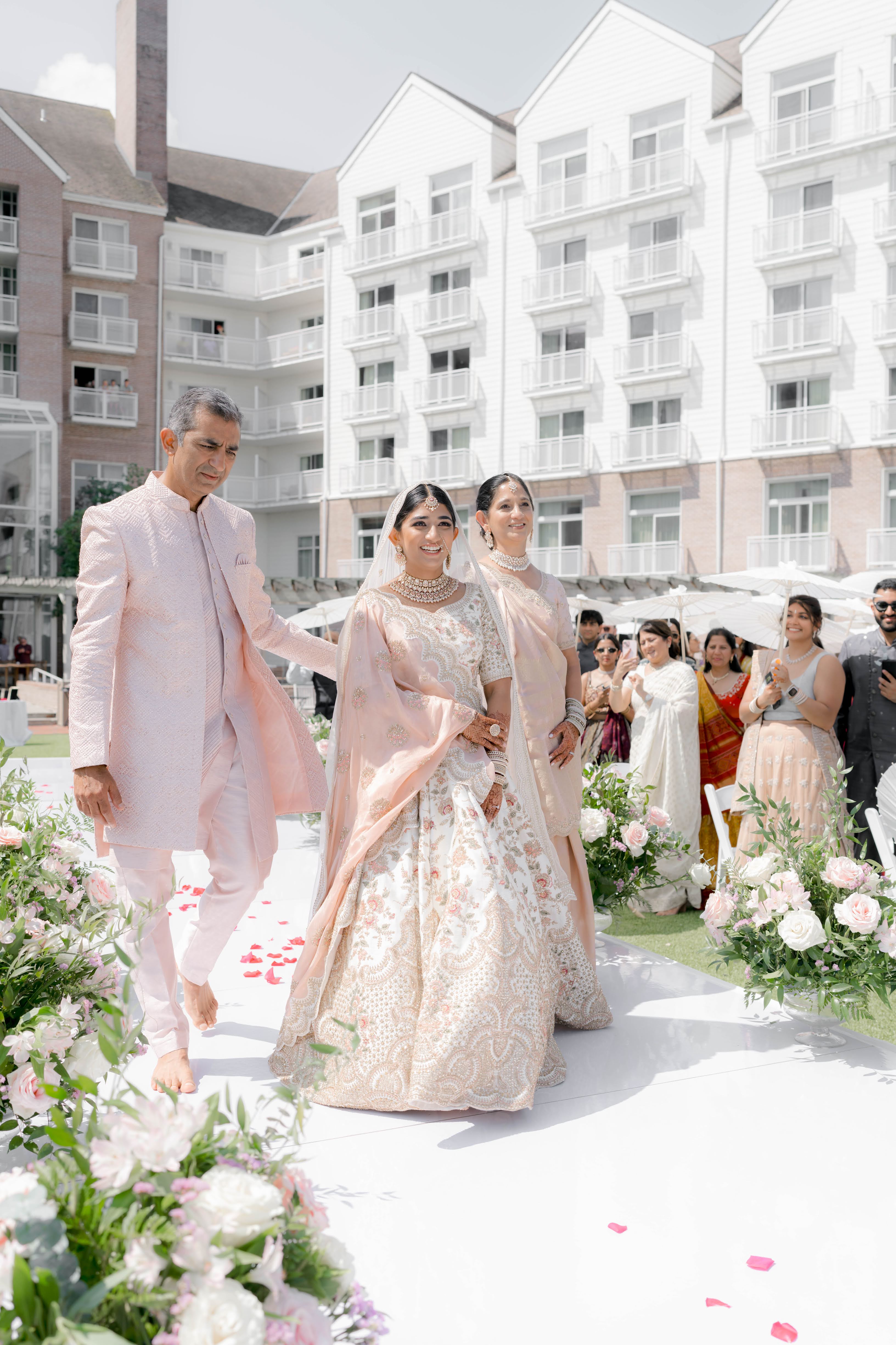 Shaina & Niket Wedding Image 21
